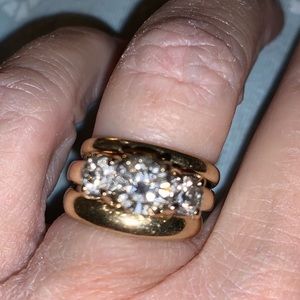 3 stone diamond ring 14kt tested positive  diamond